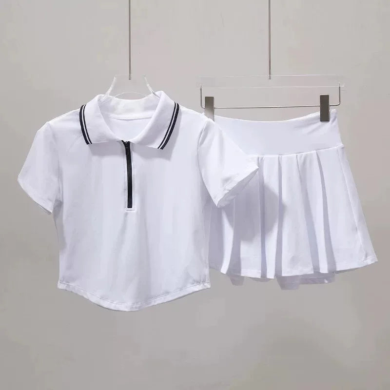 Tenue Tennis & Padel Femme – Polo Court & Jupe Short Plissée