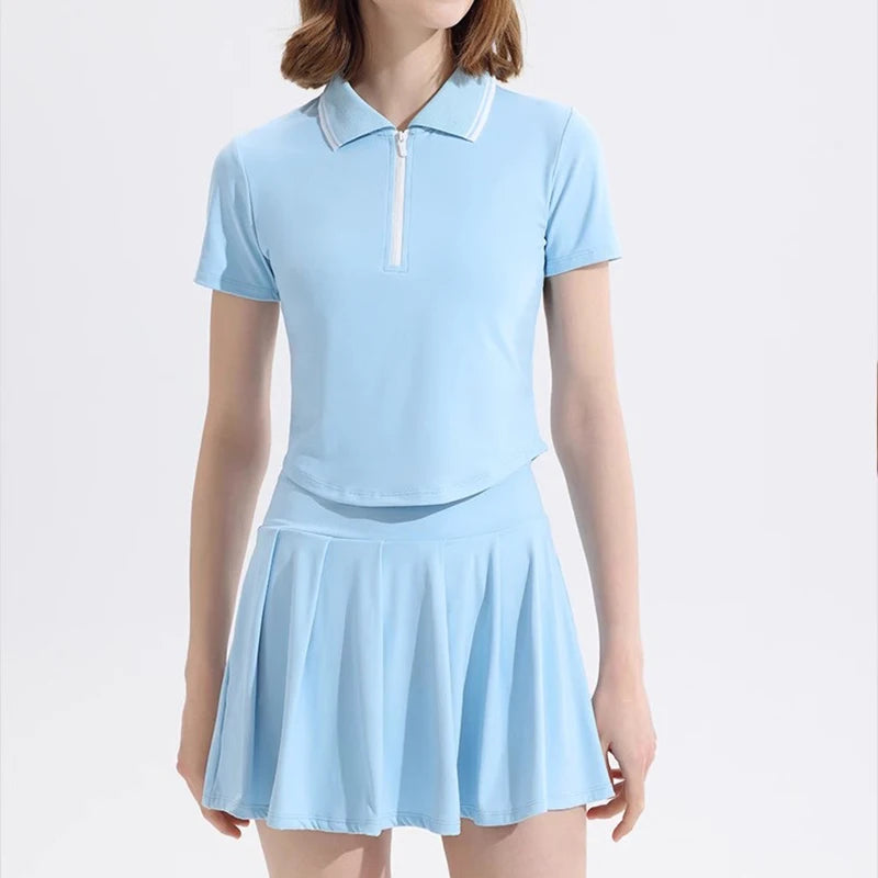 Tenue Tennis & Padel Femme – Polo Court & Jupe Short Plissée