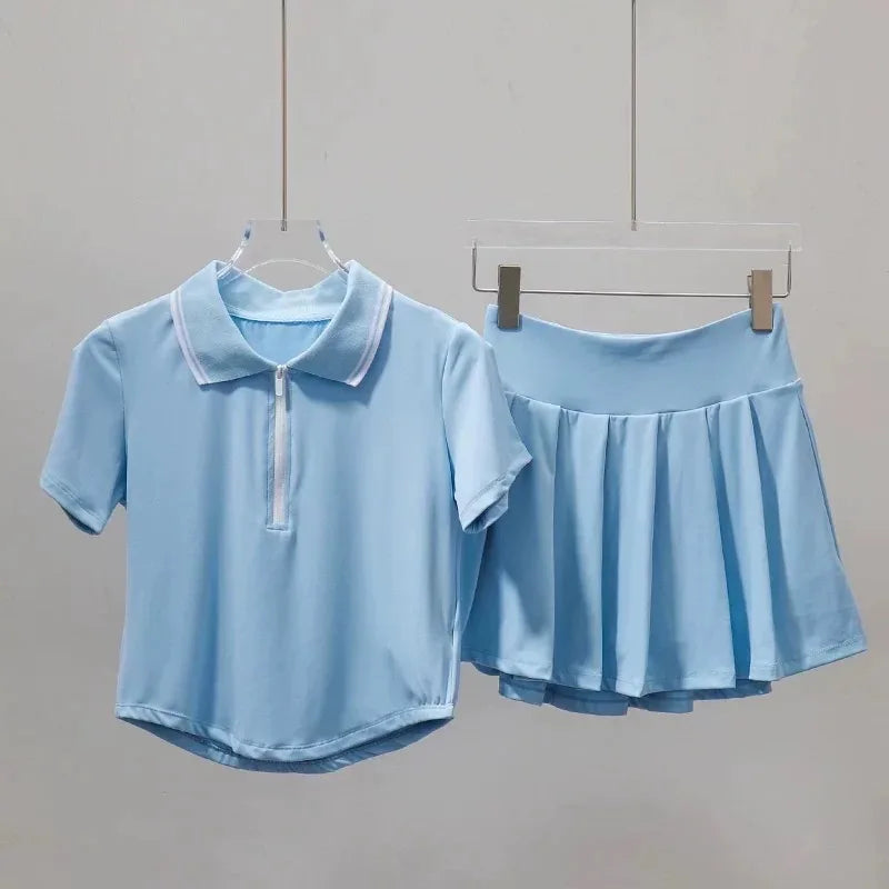 Tenue Tennis & Padel Femme – Polo Court & Jupe Short Plissée